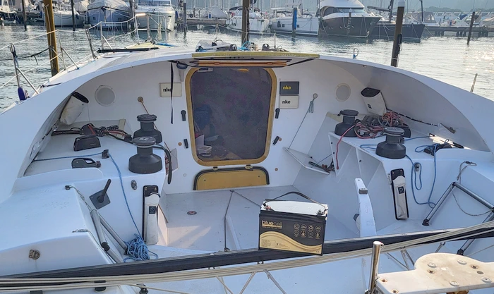 Matic Vrečko se pripravlja na izziv življenja: Global Solo Challenge 2027 z jadrnico Class 40 in baterijami BlueCell