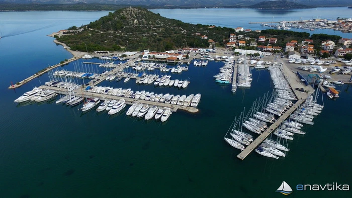 Brutalno povišanje cen tranzitnih privezov v nekaterih marinah