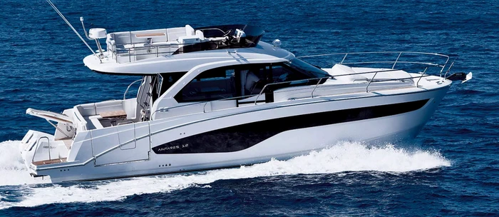Beneteau_Antares 12
