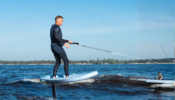 Jobe Gravix Wakefoil – edini wakefoil z učnim plovcem za lažje prve korake v foilingu
