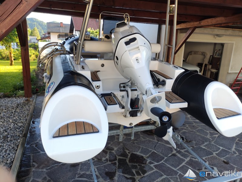 NOV čoln gumenjak ( dolžina do 5m )s trdim dnom RIB 480 motor Tohatsu 60KM na prikolici