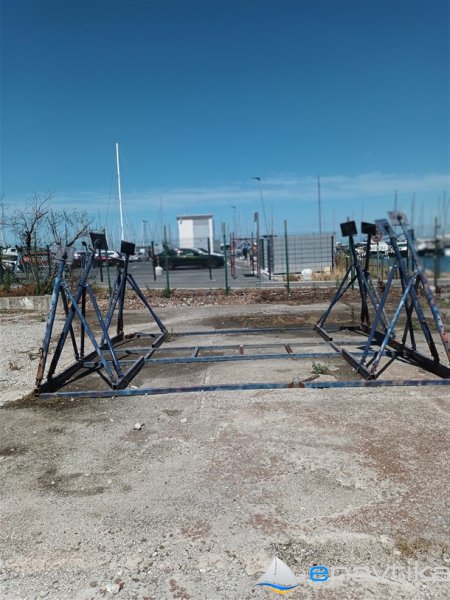 PRODAM STOJALO ZA JADRNICO